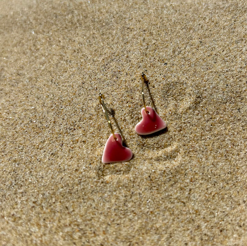 Boucles d'oreilles pendantes « petit cœur » en porcelaine