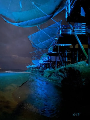 Les carrelets de Pontaillac by night - bleu - impression sur aluminium Dibond