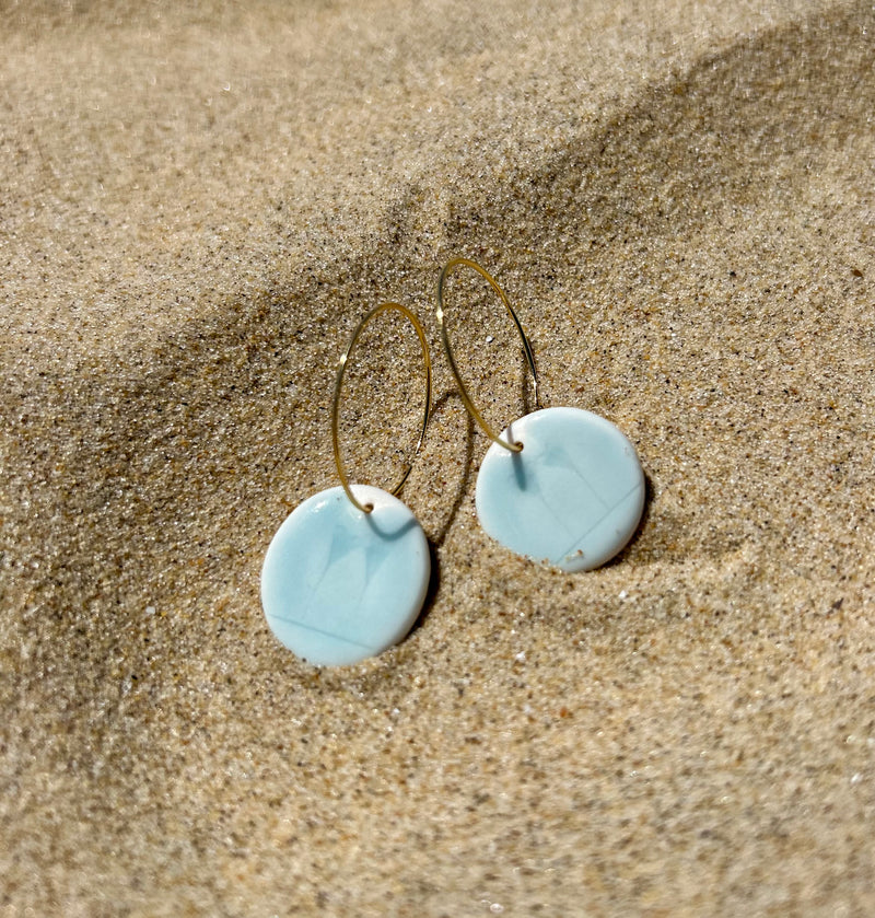 Boucles d'oreilles pendantes « Lagon » en porcelaine