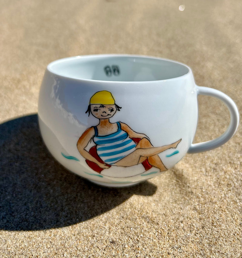 Tasse à café motif baigneuses & baigneurs