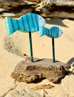 Création artisanale en bois flotté composée de 2 poissons