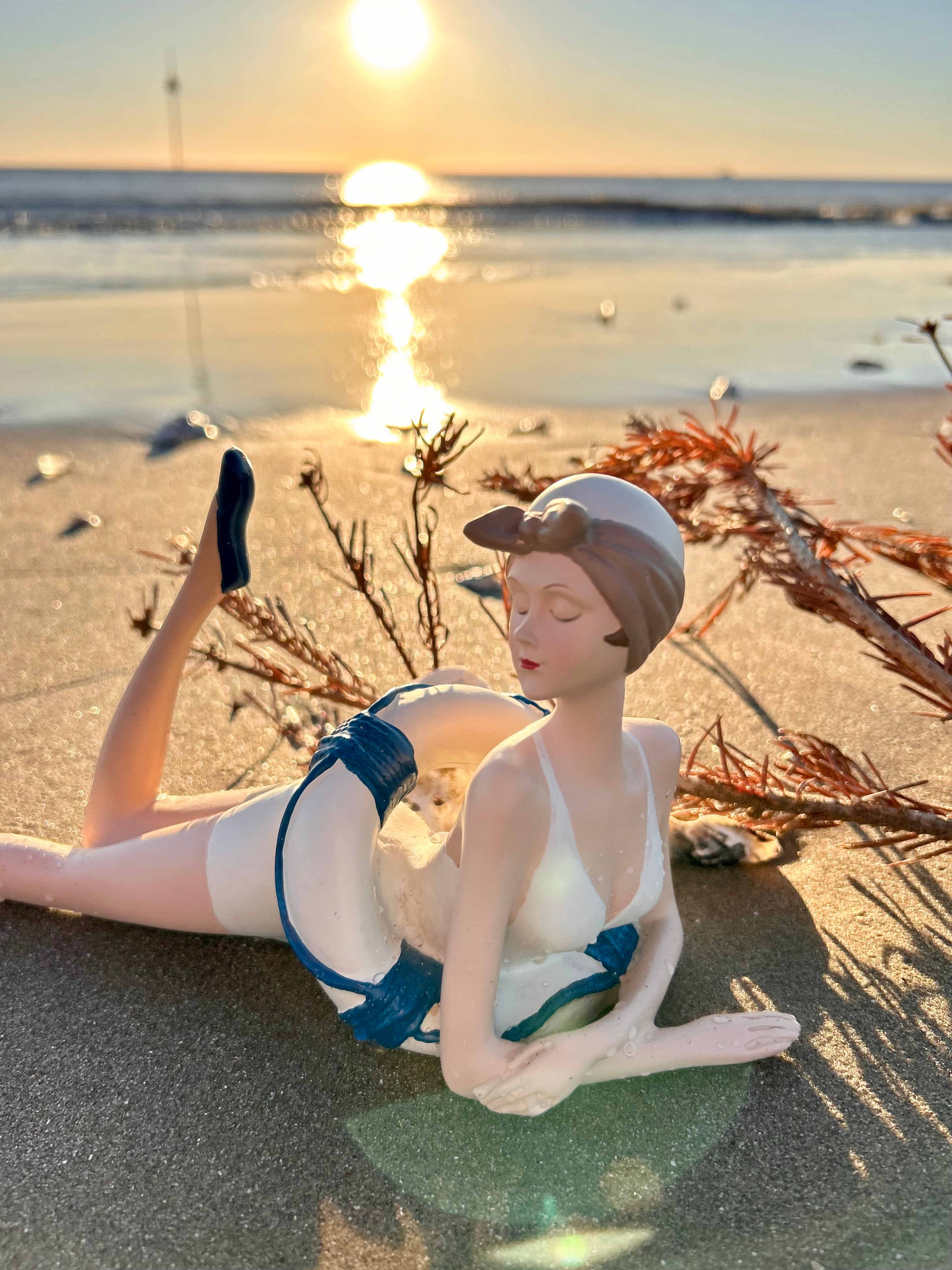 Figurine Résine élégante Baigneuse – Années 40 – Pin-up Vintage 25 Cm