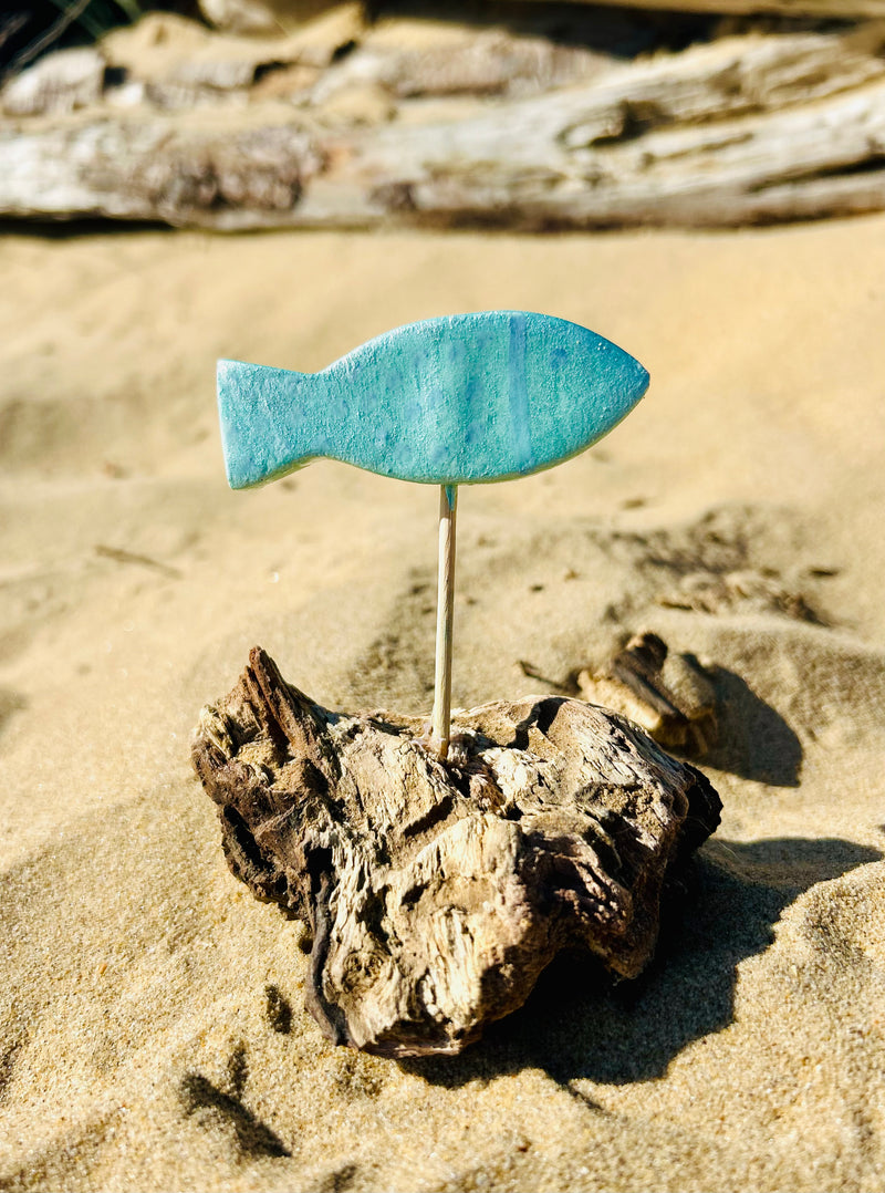 Poisson décoratif sur bois flotté