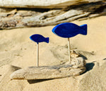Création artisanale en bois flotté composée de 2 poissons