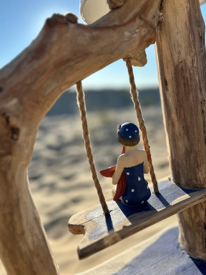 Lampe en bois flotté avec baigneuse