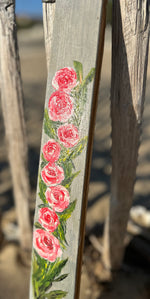 Peinture sur 1/2 douelle - Roses Trémières