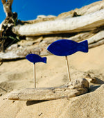 Création artisanale en bois flotté composée de 2 poissons
