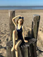 Figurine baigneuse assise - collection Littoral