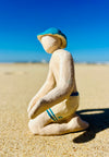 Sculpture en céramique "Baigneur à genoux sur le sable"
