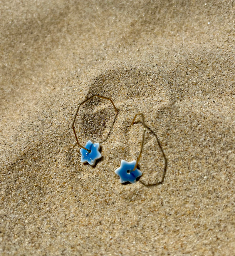 Boucles d'oreilles pendantes «petite étoile » en porcelaine