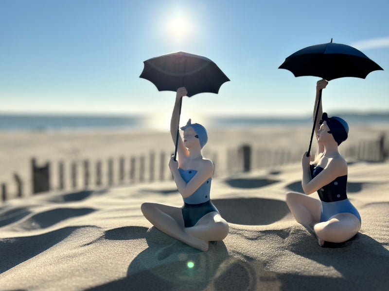 Figurines baigneuses avec ombrelles "Élise" & "Mireille" - collection Littoral
