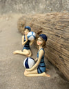 Figurine baigneuse assise & son ballon - collection Littoral