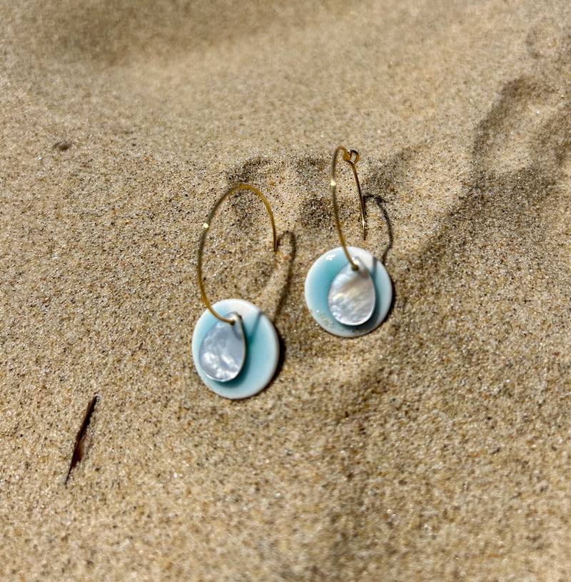 Boucles d'oreilles pendantes «Nacre» en porcelaine