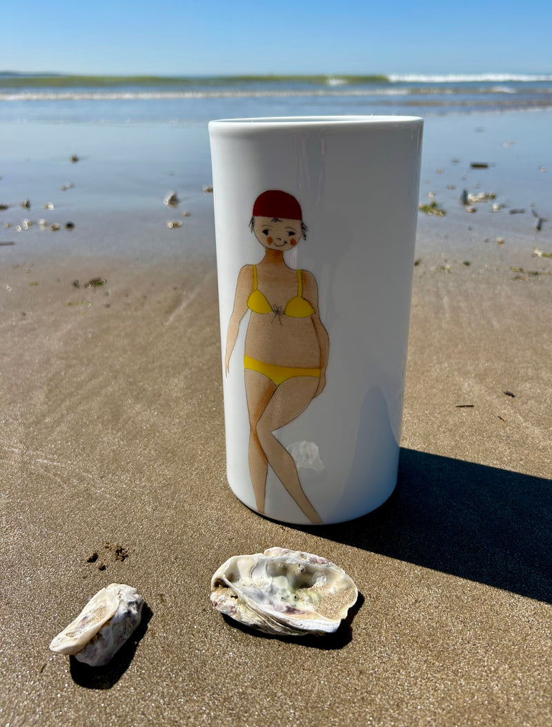 Vase cylindrique motif baigneuse