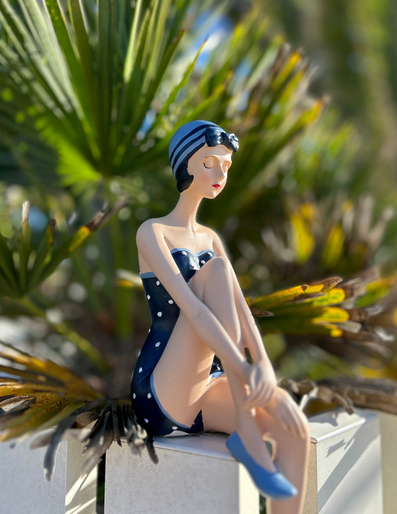 Figurine baigneuse assise - collection Littoral