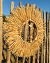 Couronne artisanale en raphia