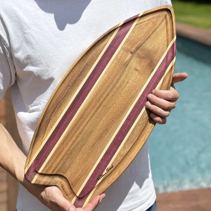 Planche à tapas ou planche à découper en forme de surf