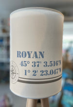 Abat-jour imprimé cylindrique à poser sur pied de diamètre 20 cm