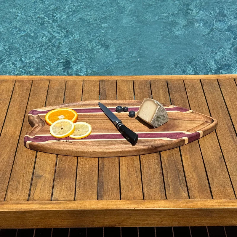 Planche à tapas ou planche à découper en forme de surf