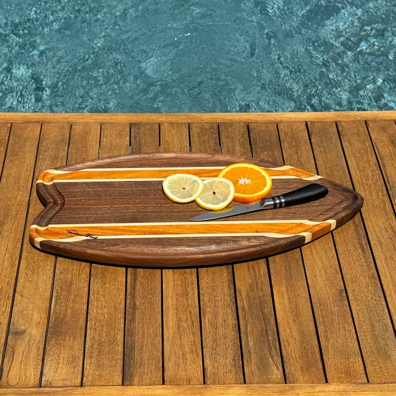 Planche à tapas ou planche à découper en forme de surf