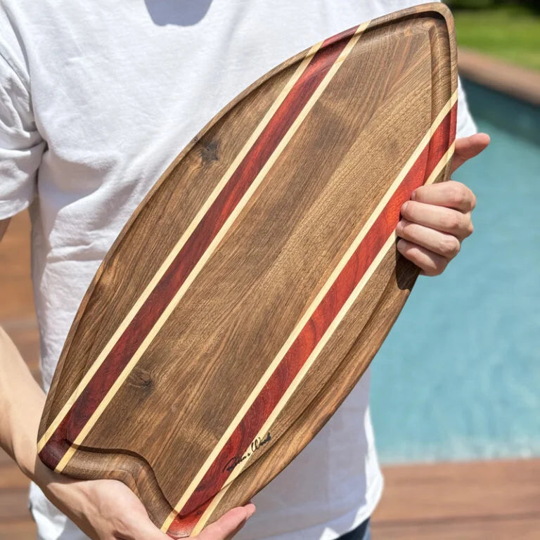 Planche à tapas ou planche à découper en forme de surf