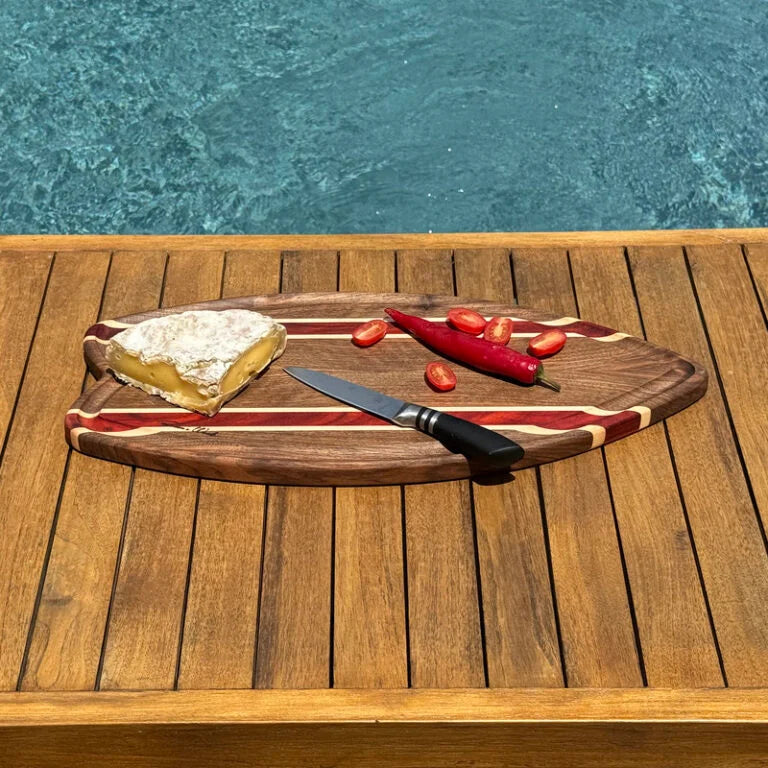 Planche à tapas ou planche à découper en forme de surf