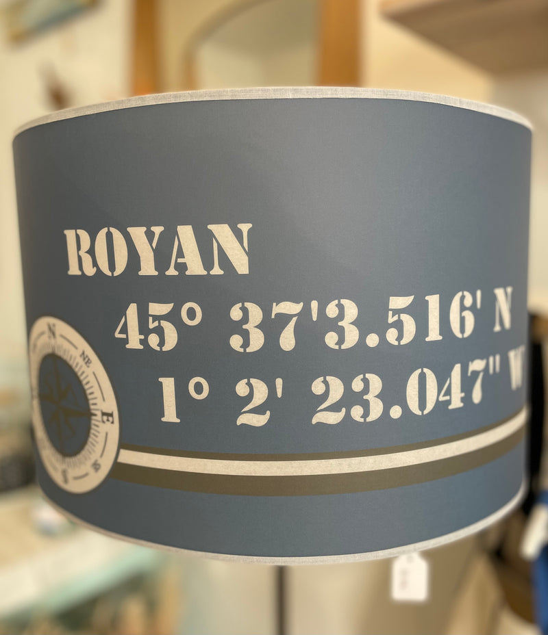 Abat-jour imprimé cylindrique à poser sur pied de diamètre 40 cm